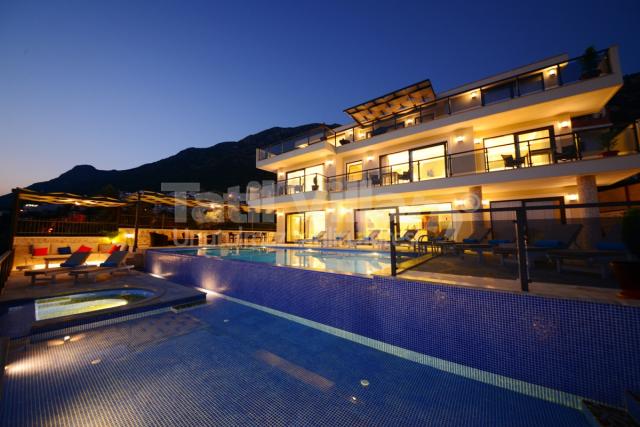 Villa King