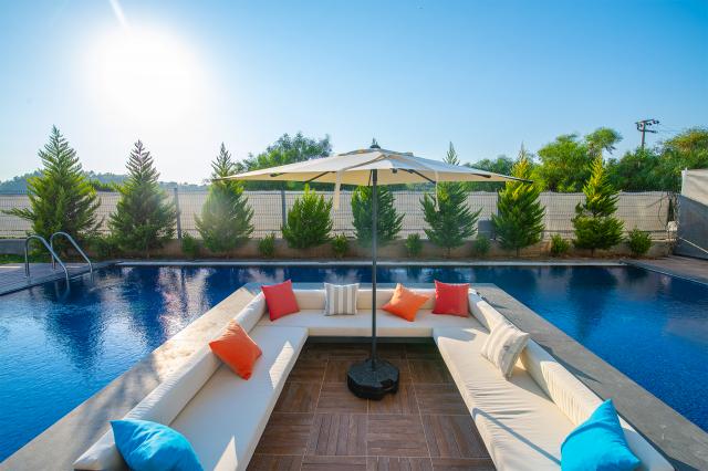 Villa Ay