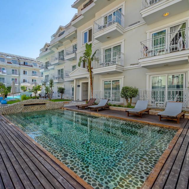 Montebello Deluxe Hotel